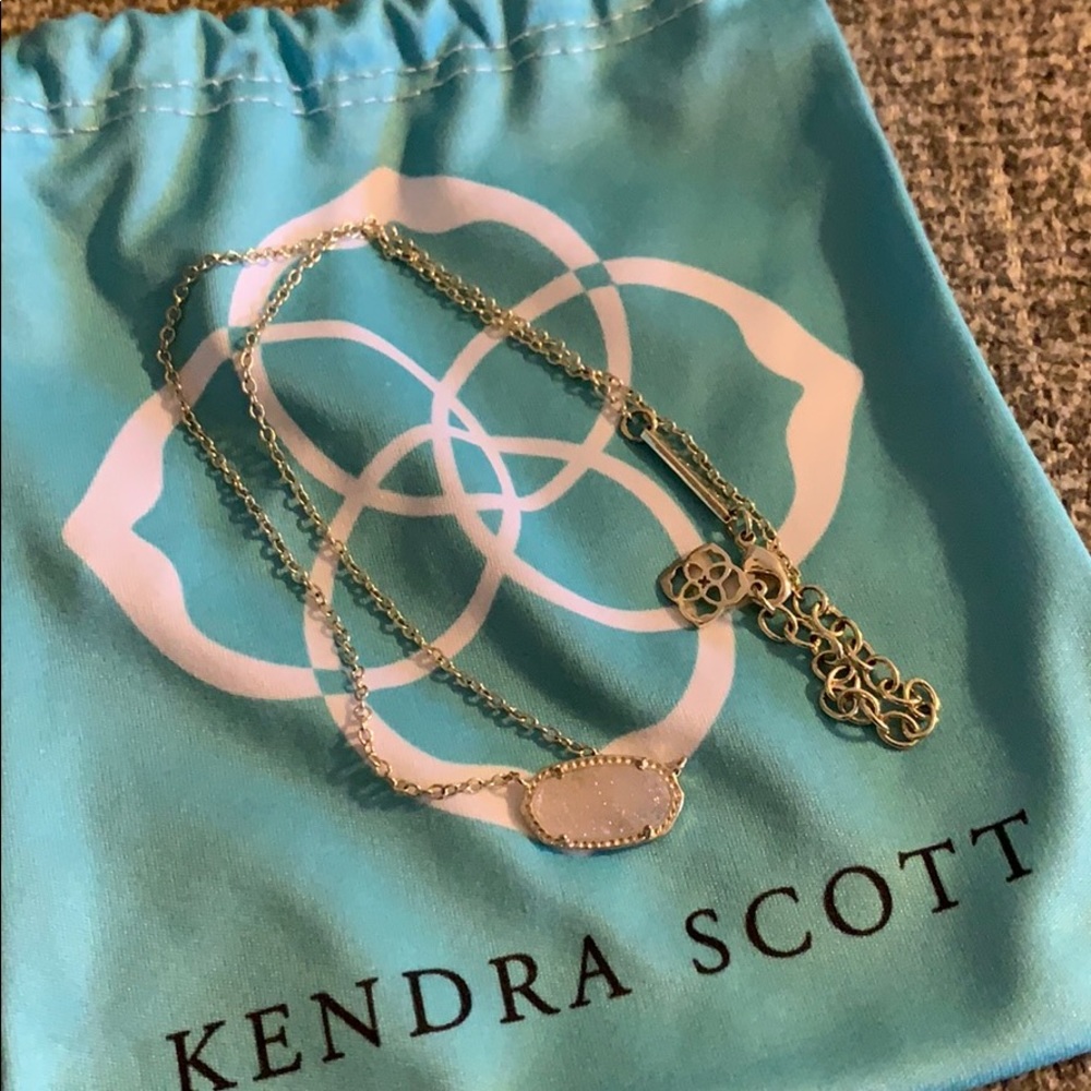 ✨Kendra Scott Elisa Necklace✨